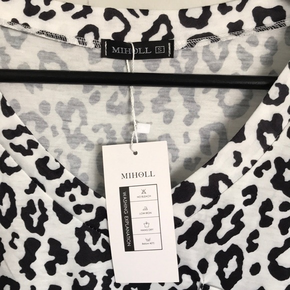 NWT Women's Short Sleeve V-Neck Loose Casual T-Shirt - Picture 4 of 5